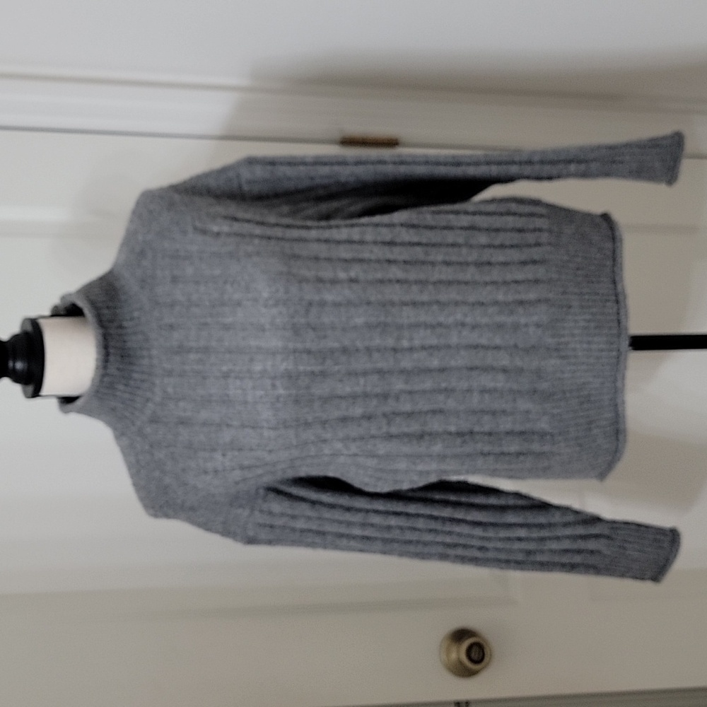 a.n.a Size S Gray Long Sleeved Curled Hem Sweater, Gently Used Condition